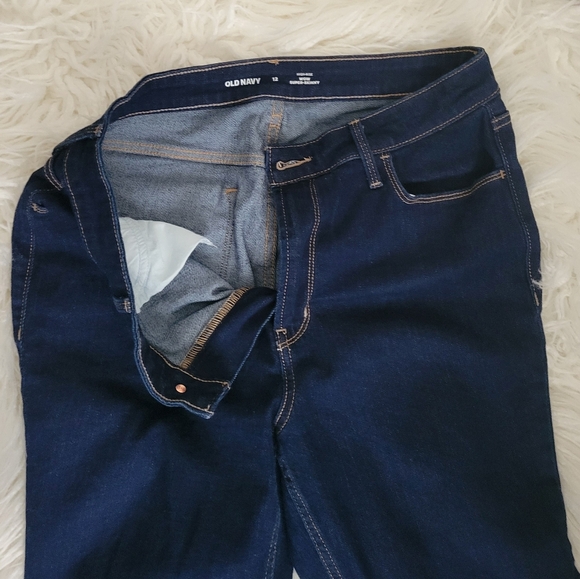 Old Navy Wow Straight Leg Jeans - Picture 3 of 8